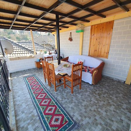 "Mani Guest House" Гирокастра Экстерьер фото