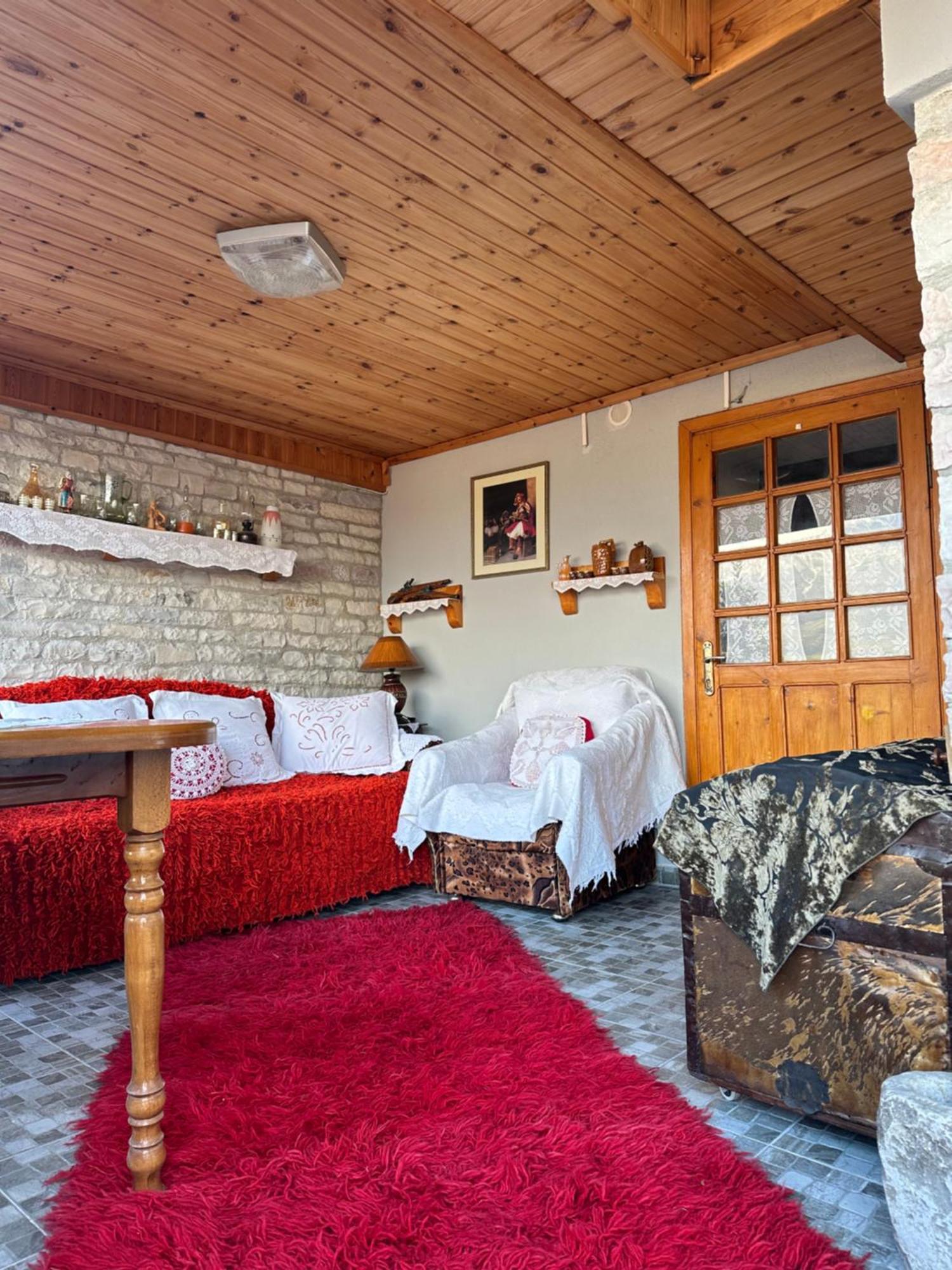 "Mani Guest House" Гирокастра Экстерьер фото